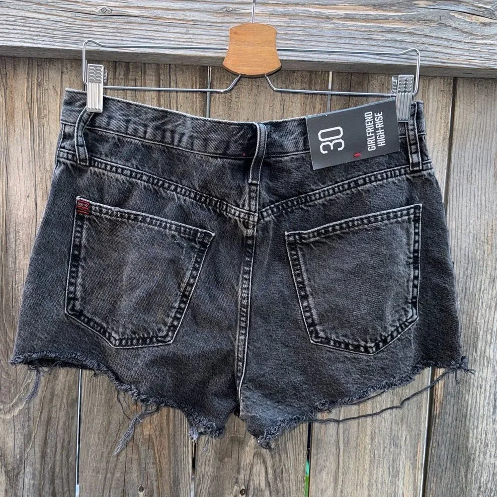 Urban Outfitters BDG Girlfriend High-Waisted Denim Short Size 30